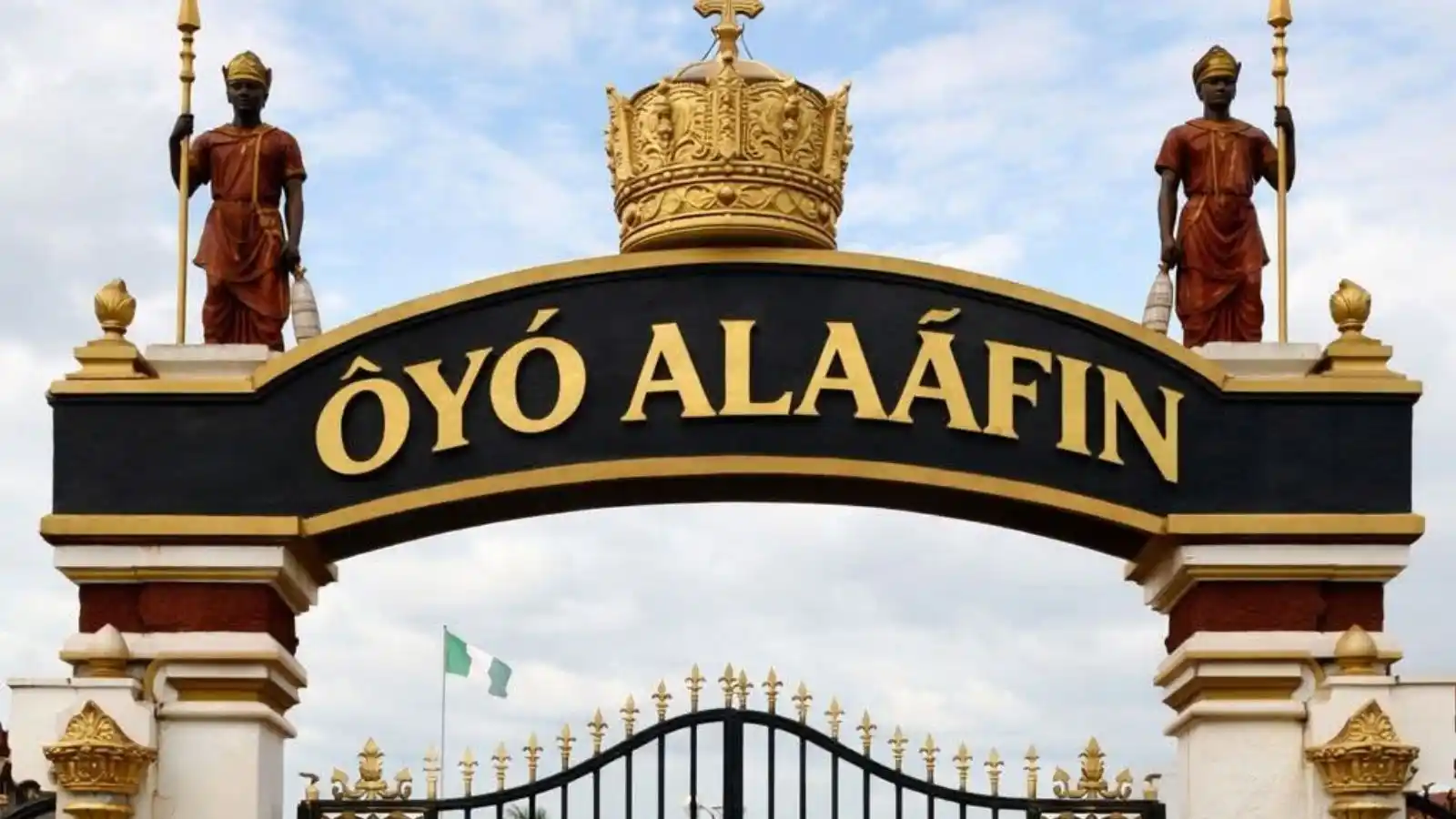 The Alaafin of Oyo, Oba Akeem Owoade, arrives at the ancient Alaafin’s Palace in Oyo town, nine months after his installation as the 46th monarch.